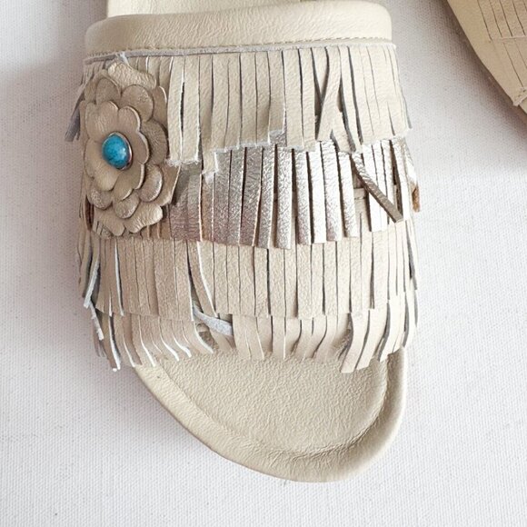 Manitobah Women's Wasaga Fringed Slides Light Beige  Leather 8 - Picture 5 of 12